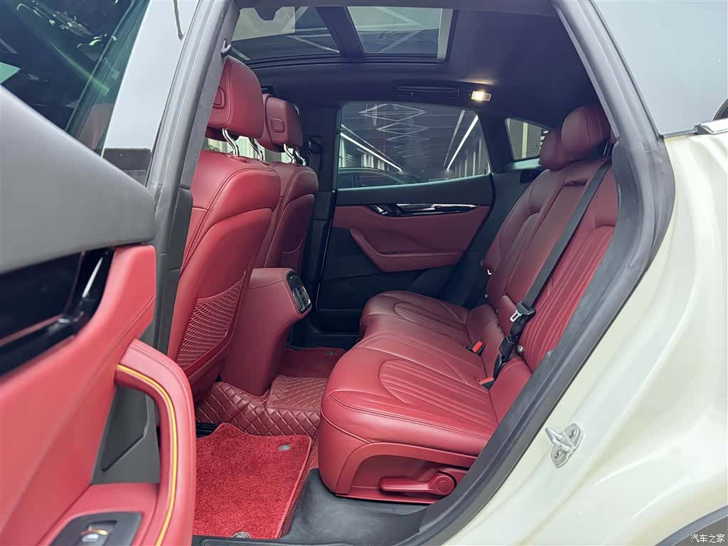 Maserati Levante, 2019 10