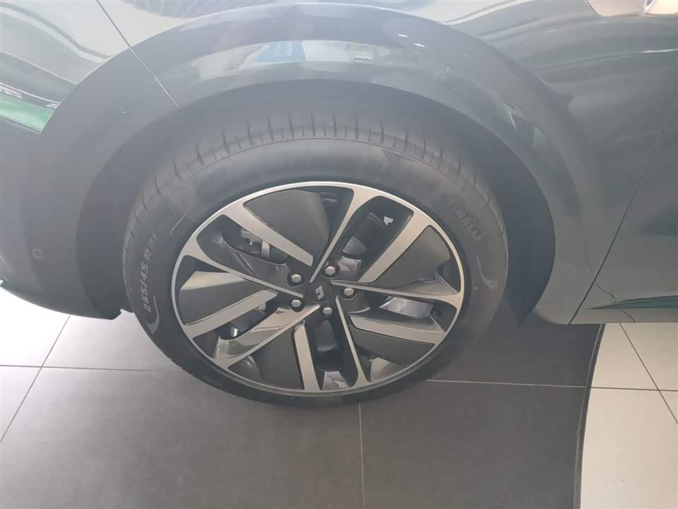 Li Auto Ideal L6