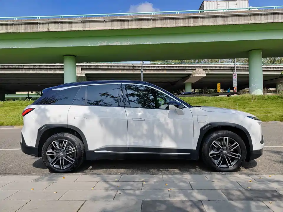 NIO ES6