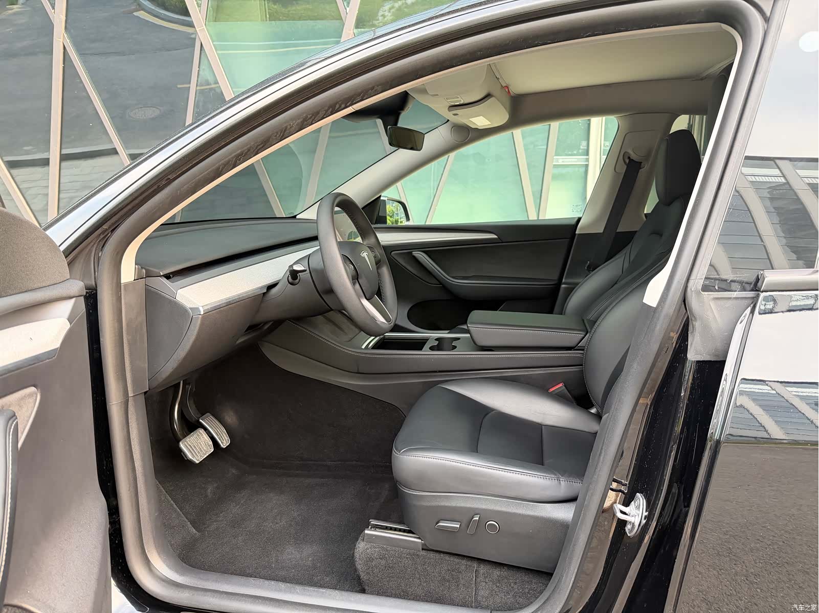 Tesla Model Y, 2024 7
