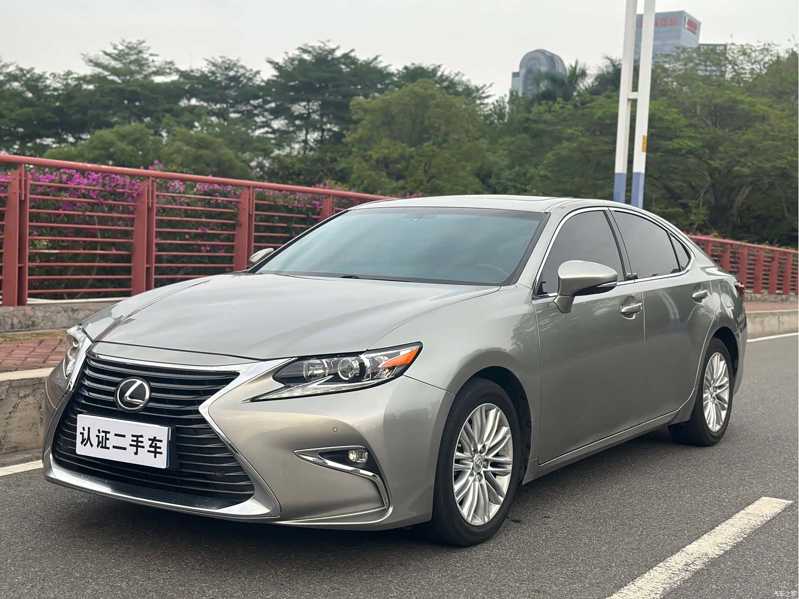 Lexus ES, 2016 1