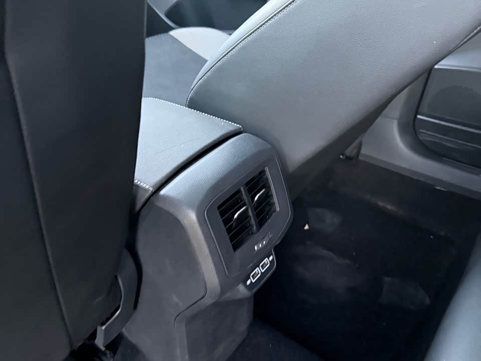 Volkswagen Exploring the shadow