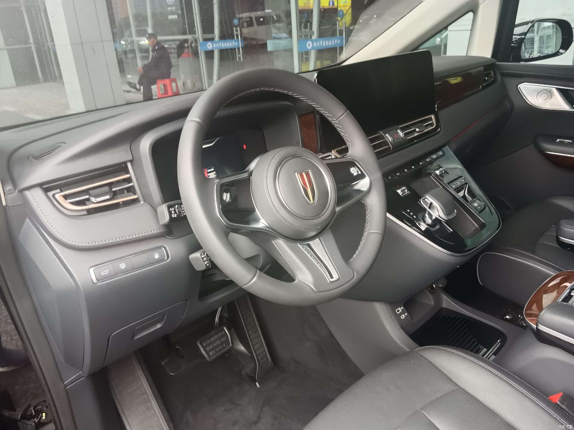 Hongqi HQ9, 2024 10