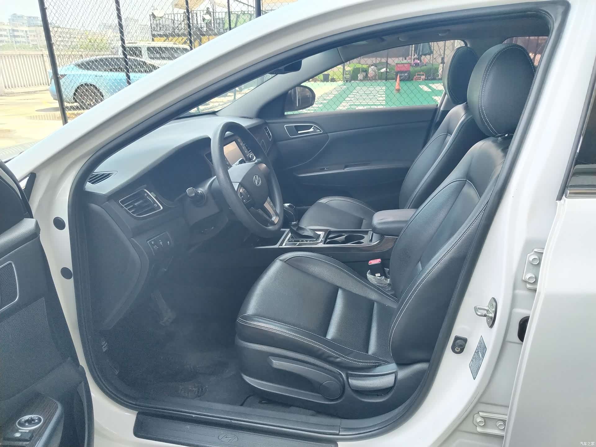 Hyundai GLS, 2016 9