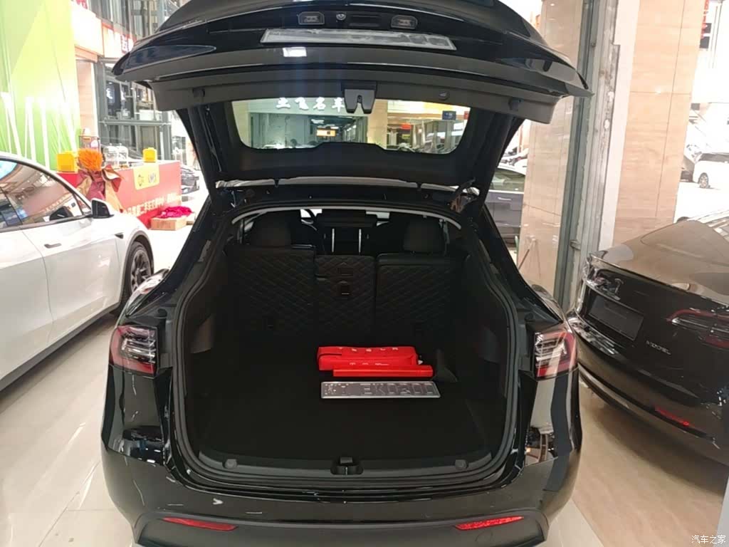 Tesla Model Y, 2023 19