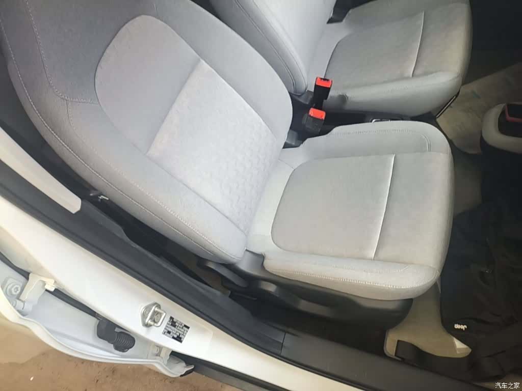 Leapmotor T03, 2022 25