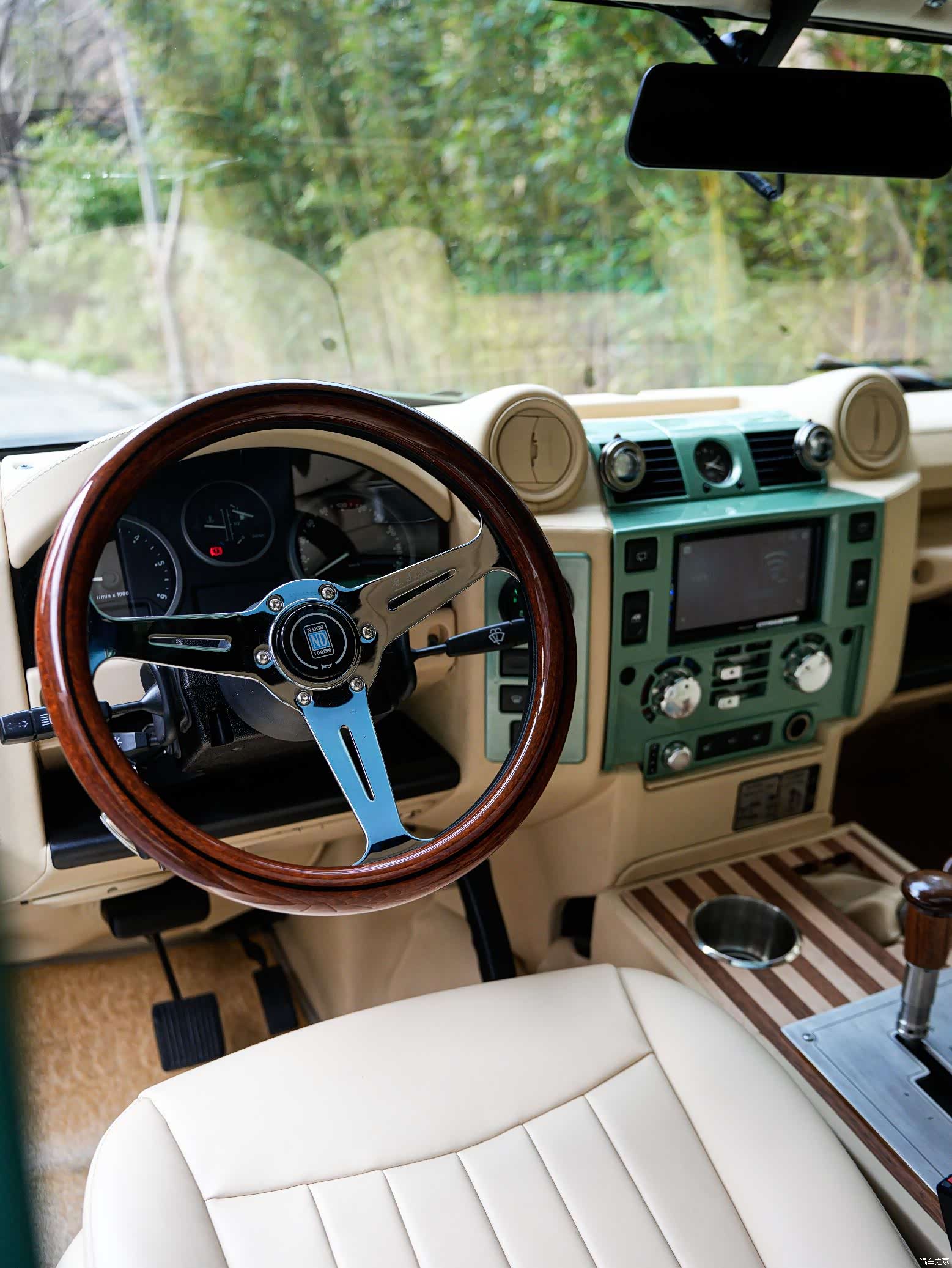 Land Rover Defender, 2013 8