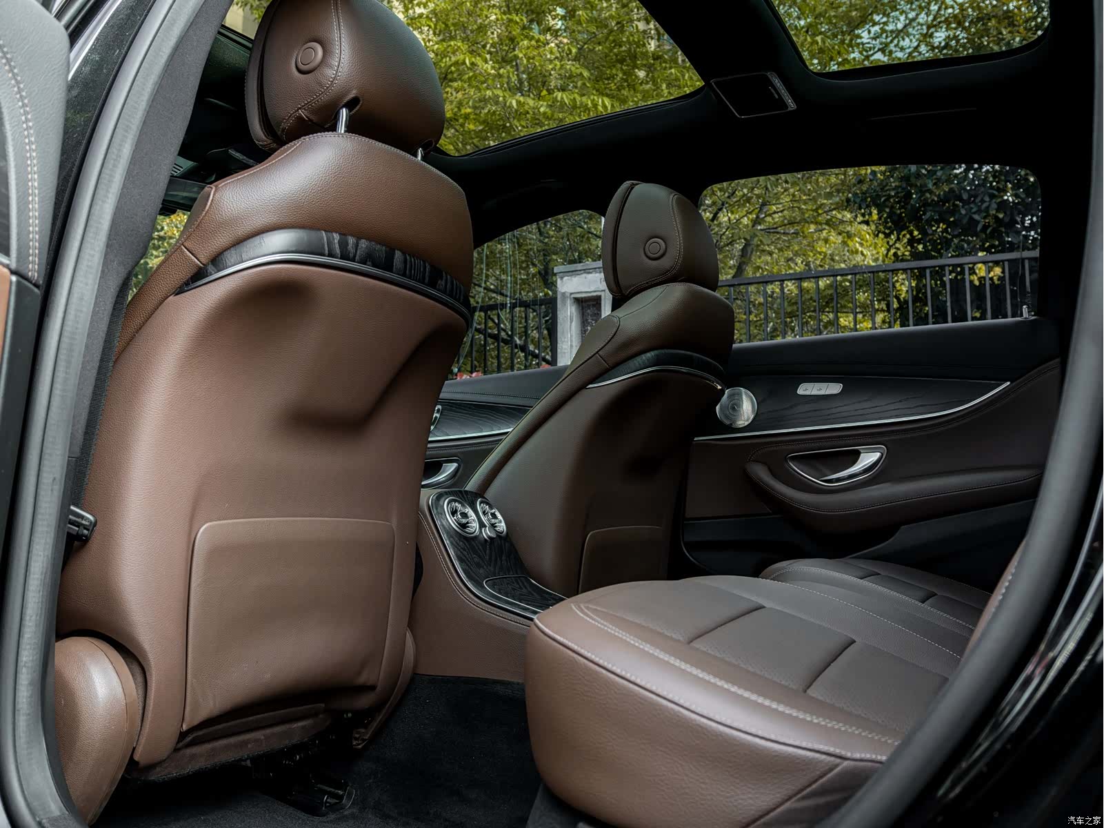 Mercedes-Benz E-Class, 2022 14
