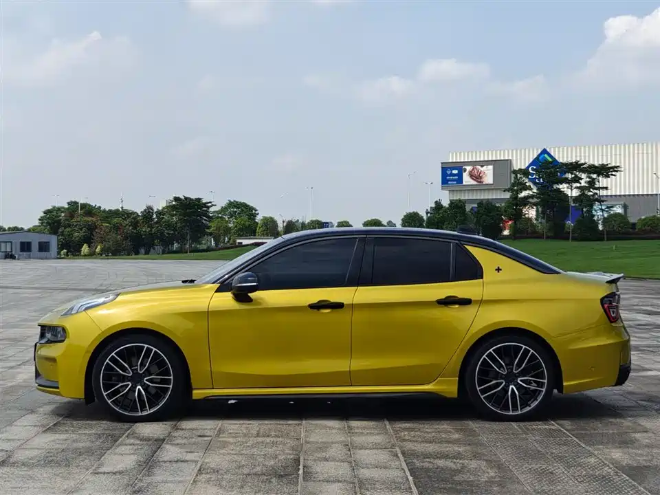 Lynk & Co 03