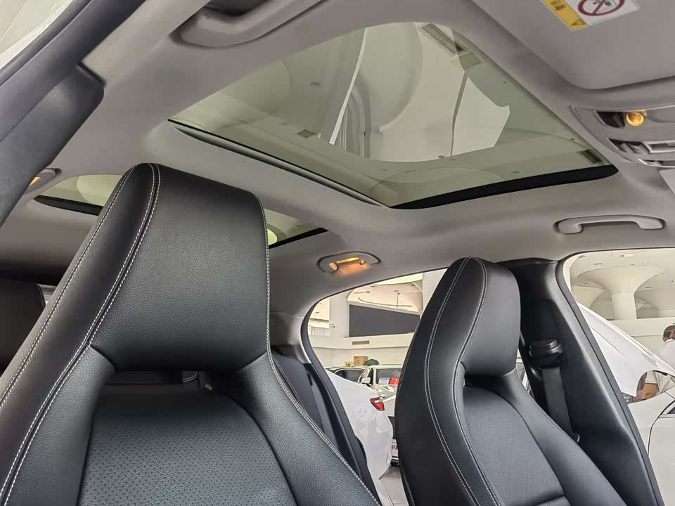 Mercedes-Benz GLA Mercedes-Benz GLA