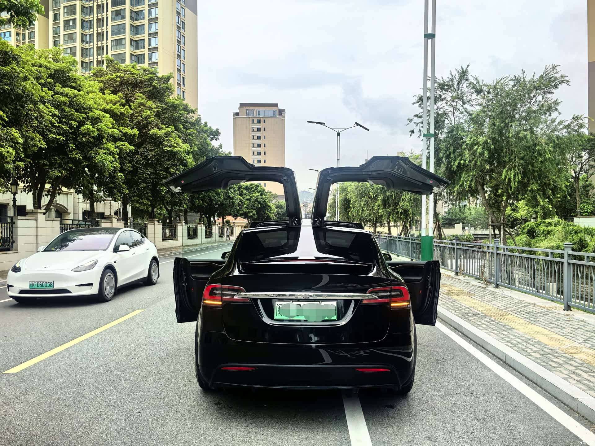Tesla Model X, 2020 10