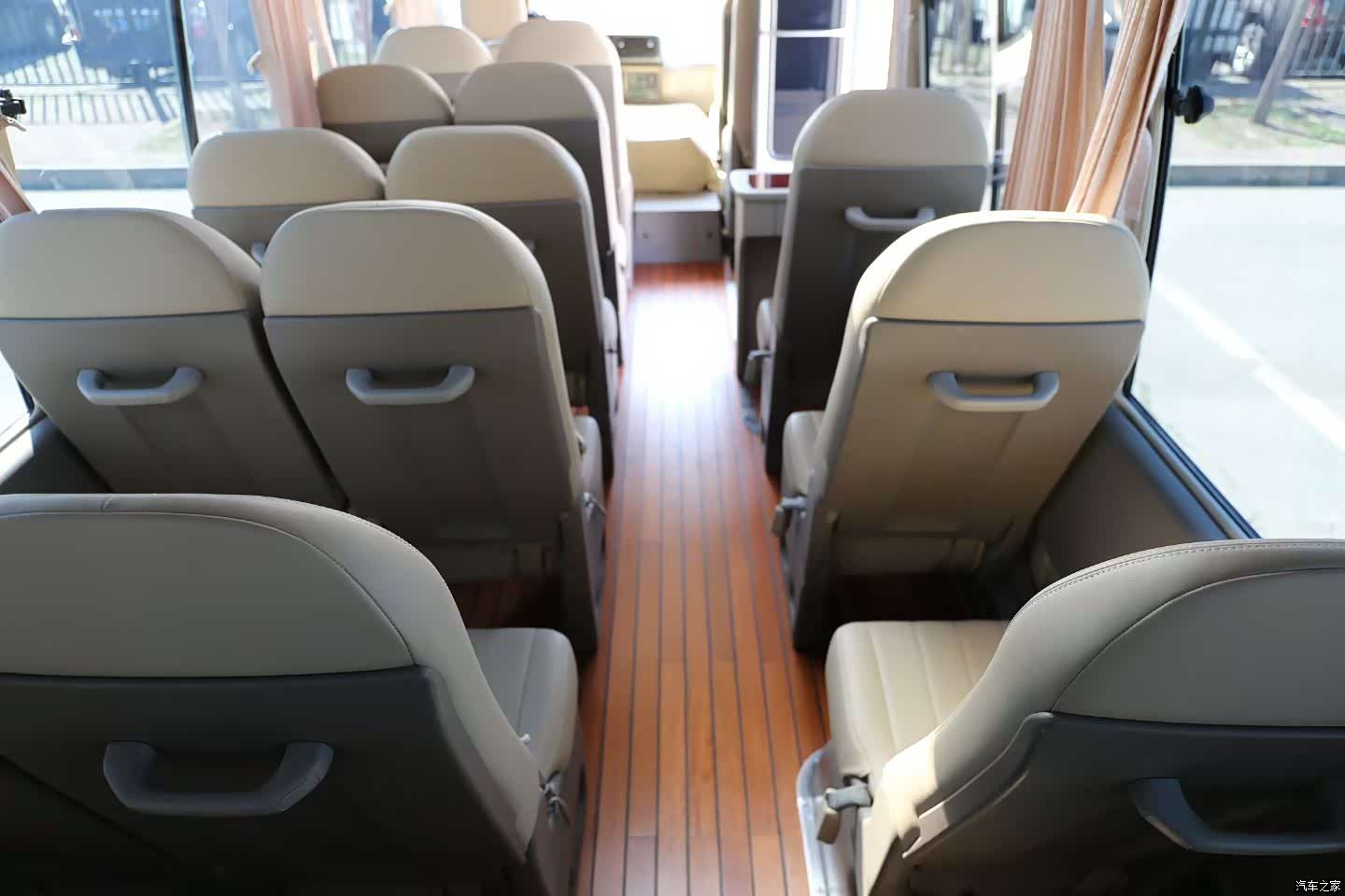 Toyota Coaster, 2021 4