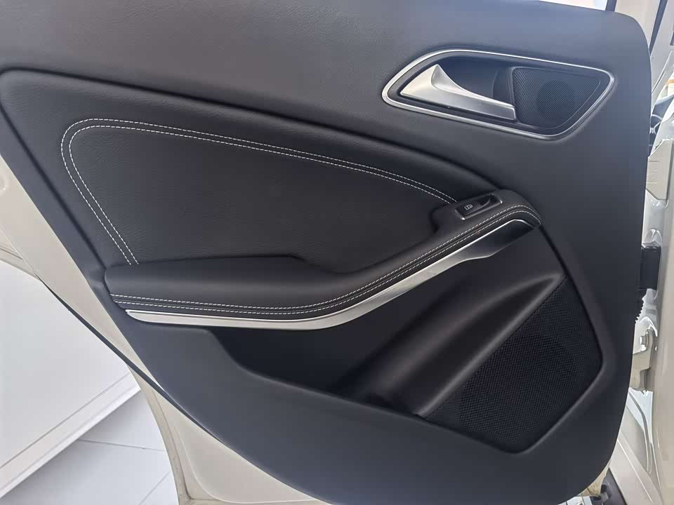 Mercedes-Benz GLA Mercedes-Benz GLA