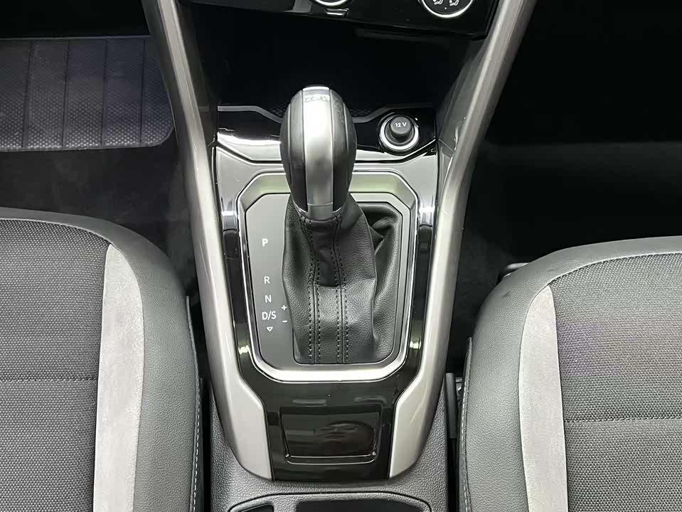 Volkswagen T-ROC exploring Songs