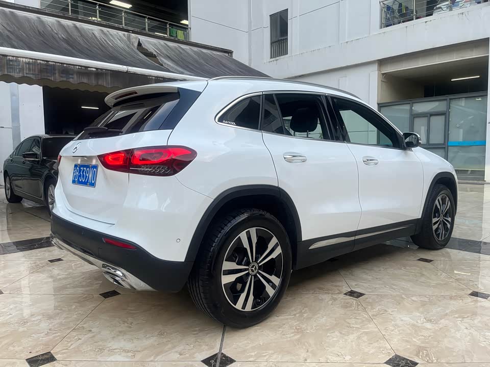 Mercedes-Benz GLA Mercedes-Benz GLA