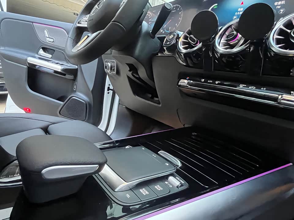 Mercedes-Benz GLA Mercedes-Benz GLA