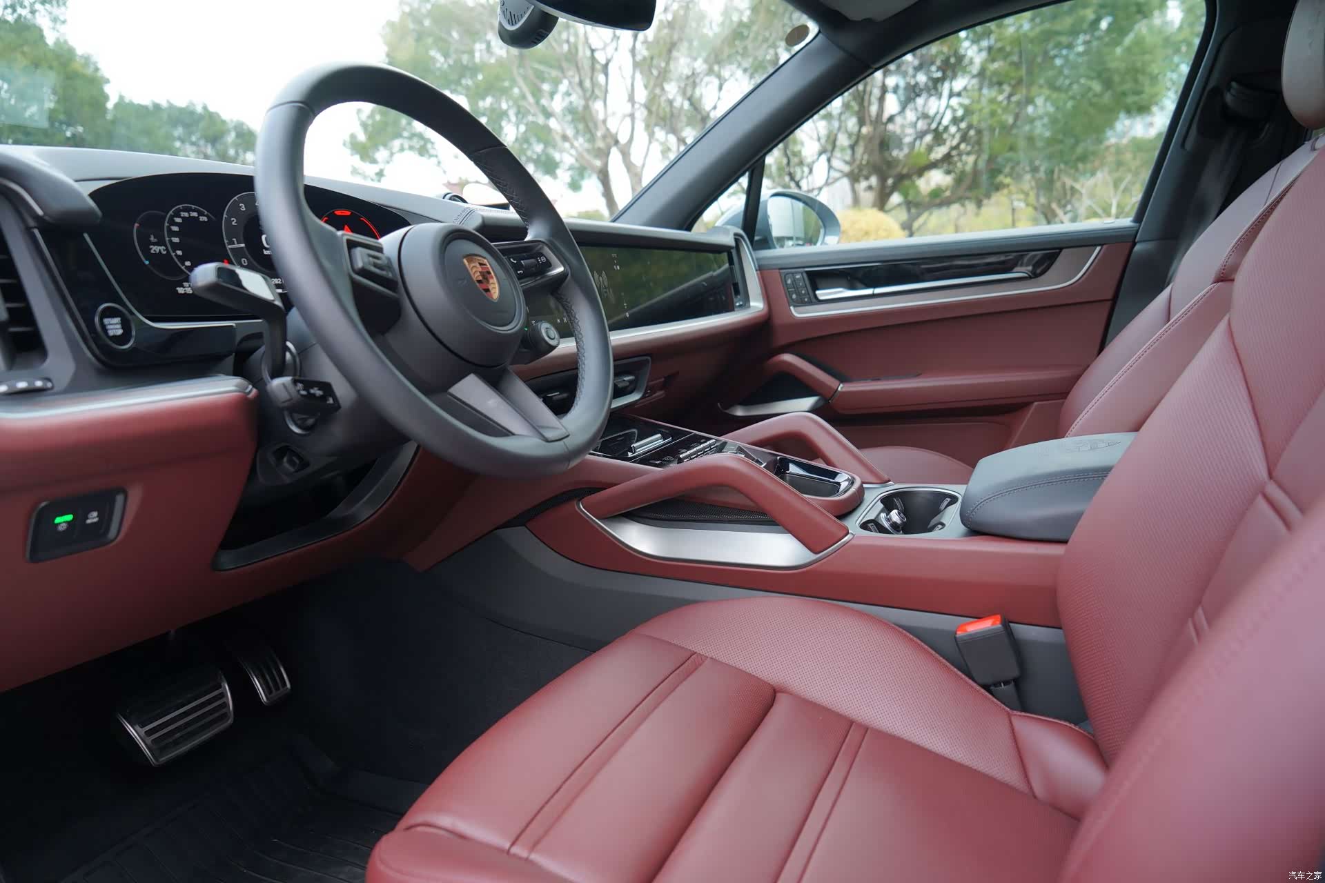 Porsche Cayenne, 2025 11