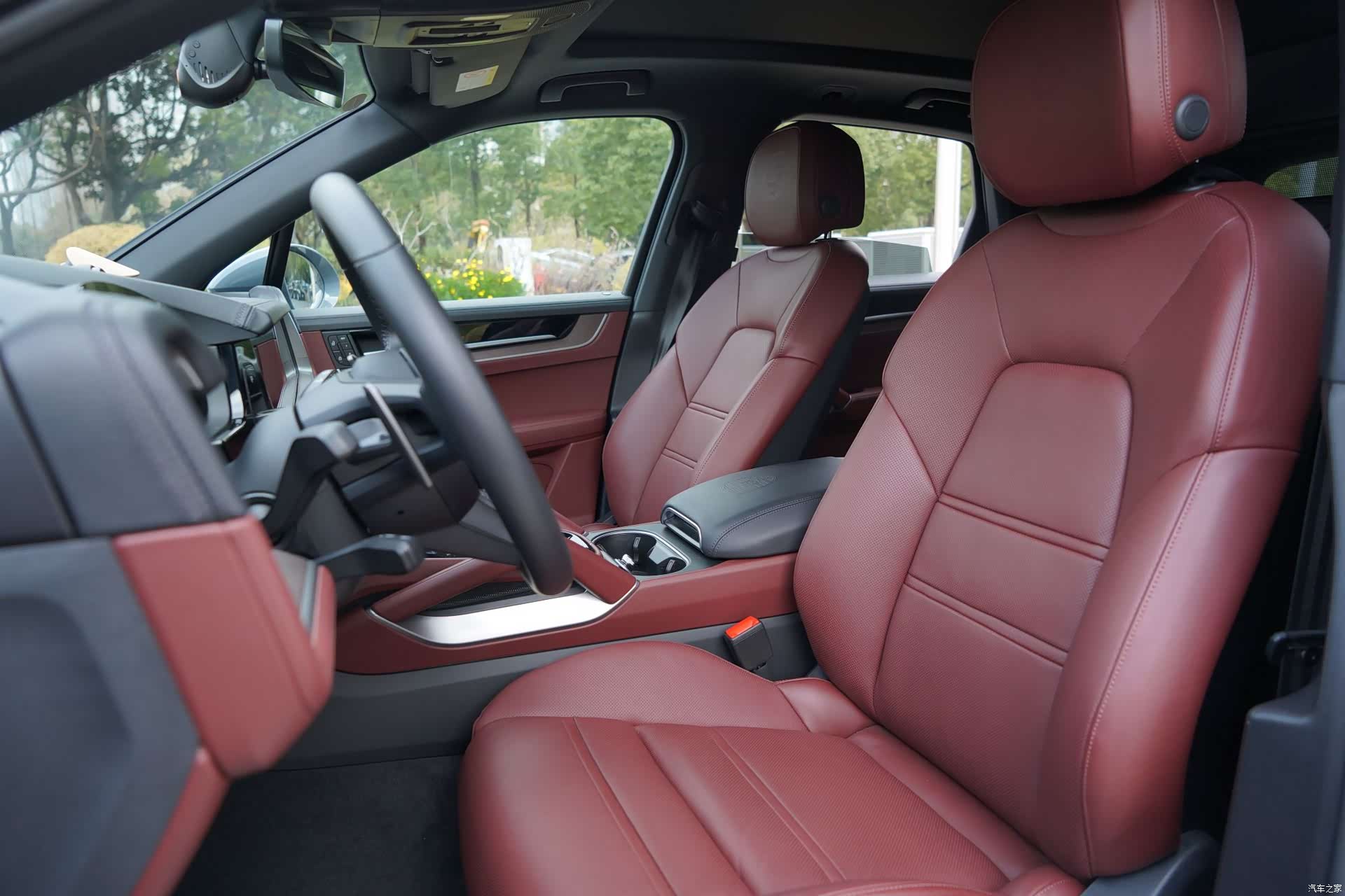 Porsche Cayenne, 2025 12