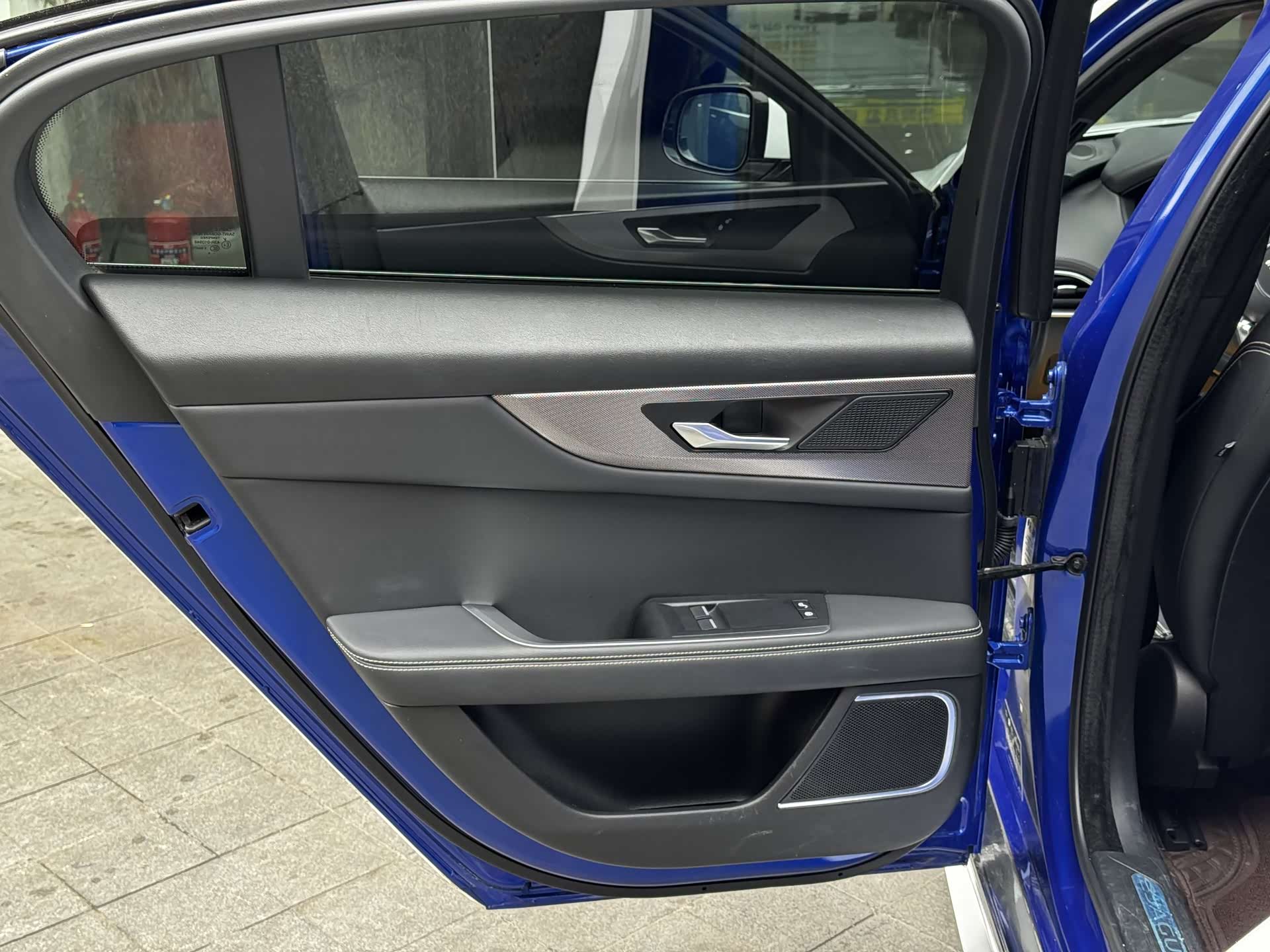 Land Rover XEL, 2020 12