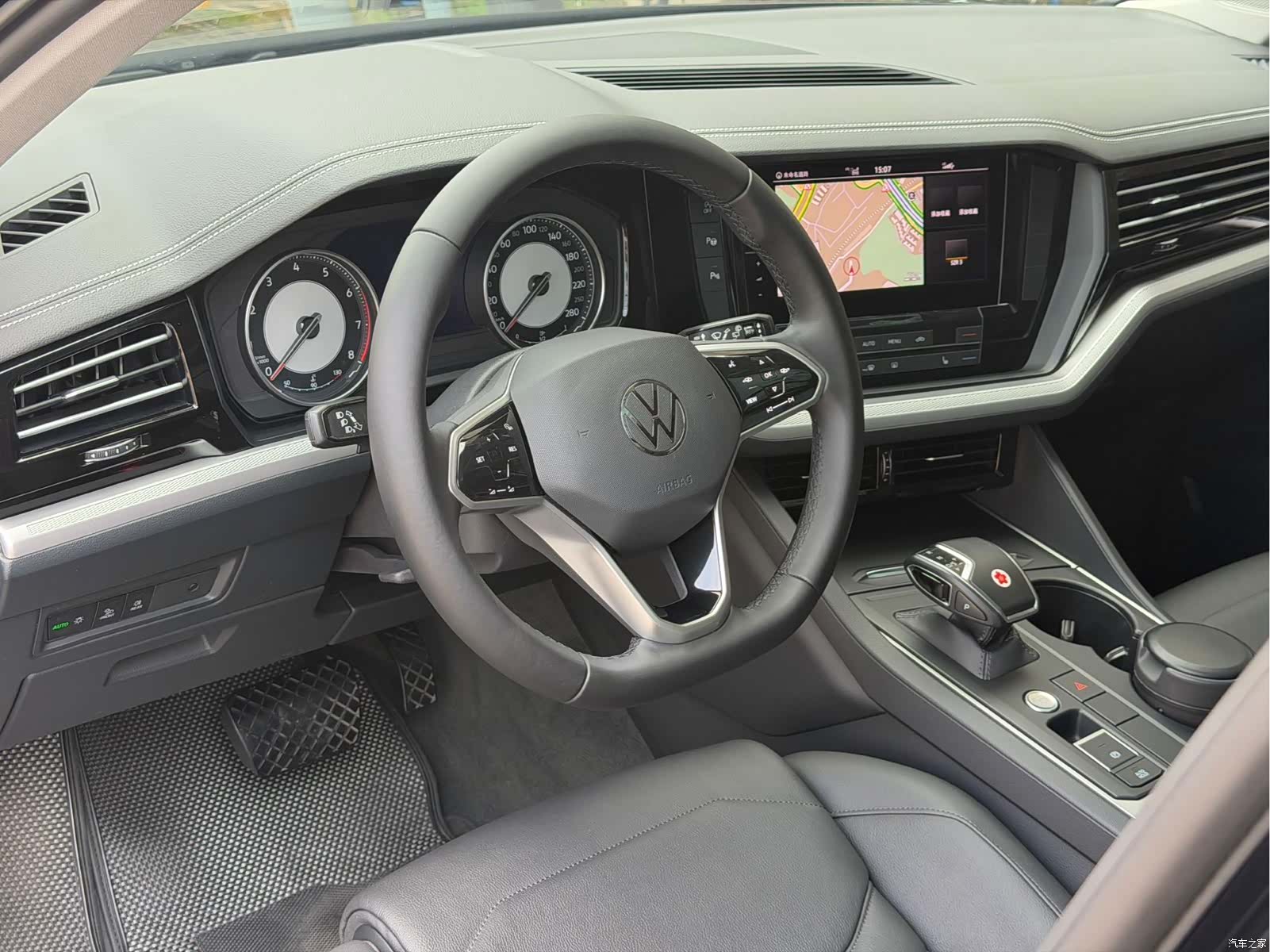 Volkswagen Touareg, 2022 все фото