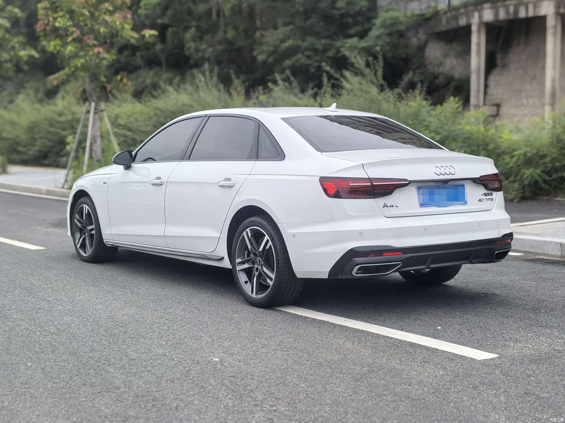 Audi A4L, 2023 все фото