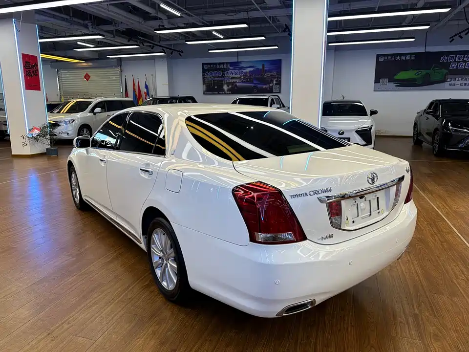 Toyota crown