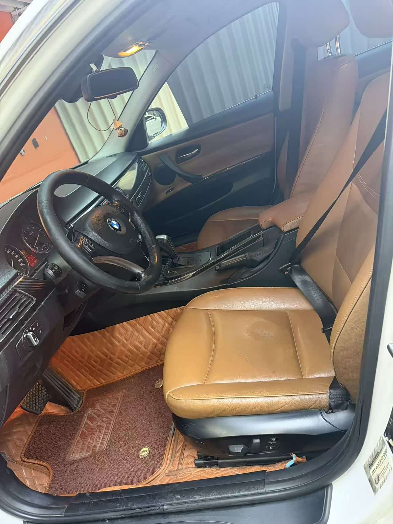 BMW 3 Series, 2011 11