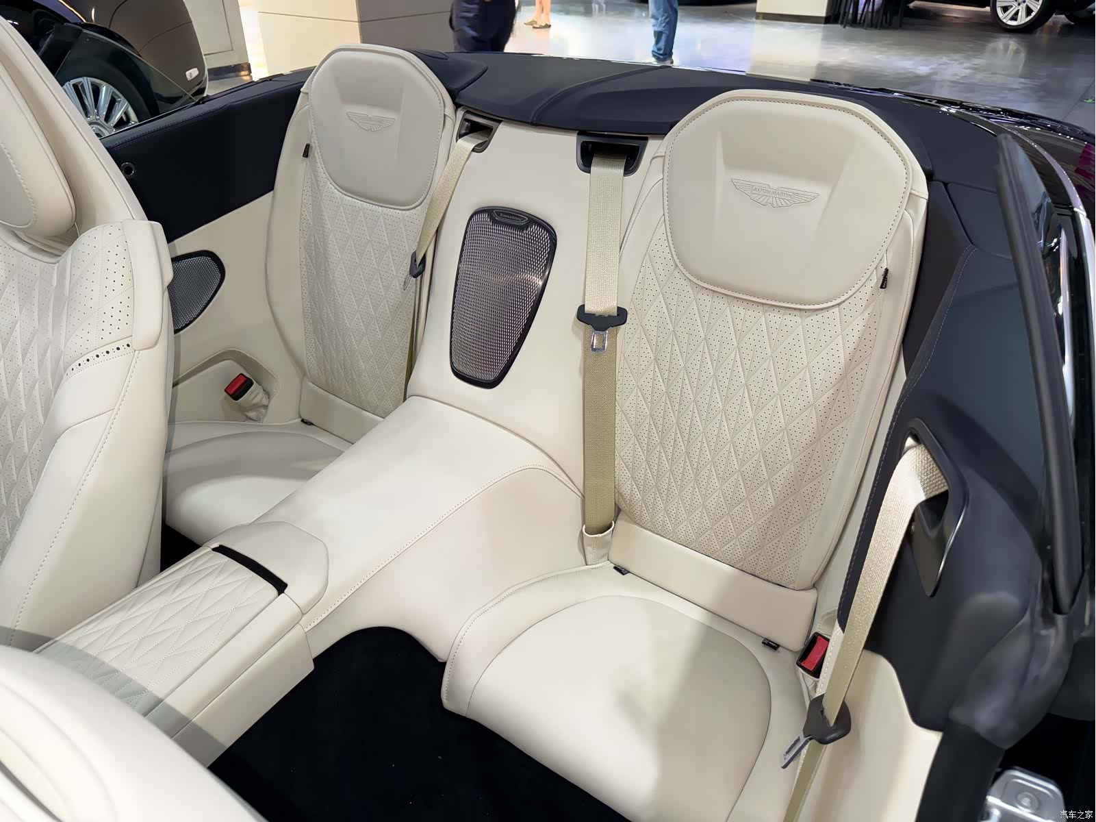 Aston Martin DB12, 2025 18