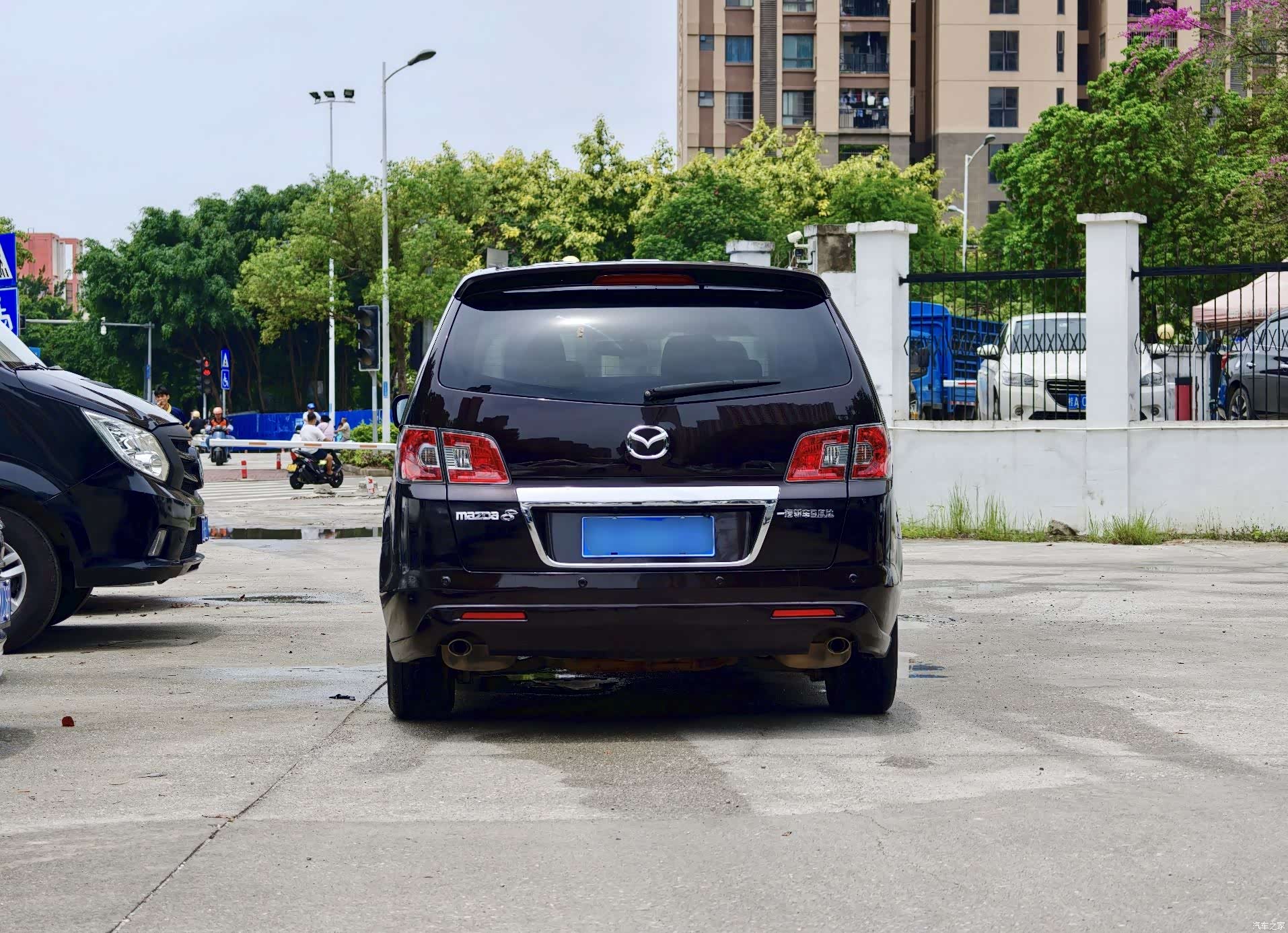 Mazda 8, 2013 11