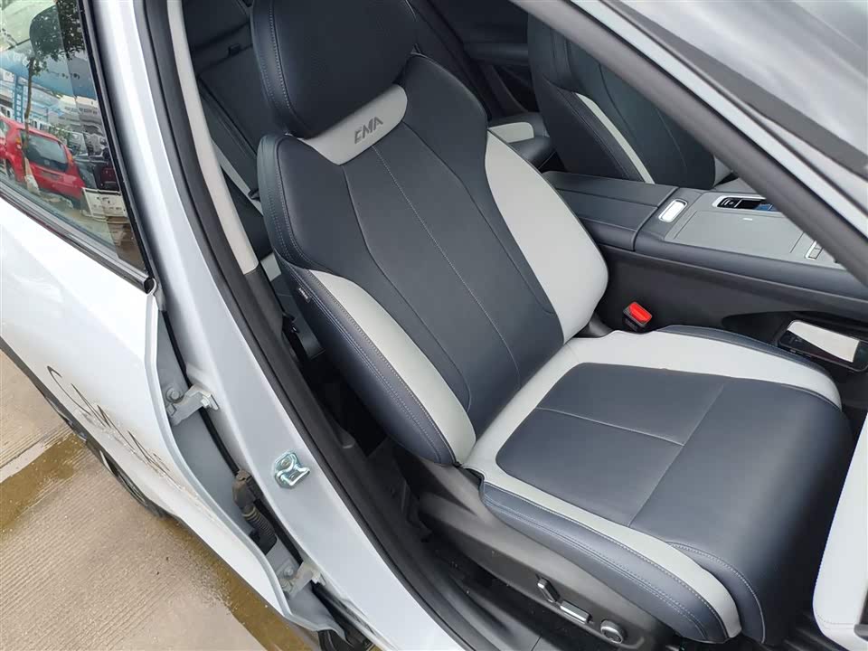 Geely Atlas L