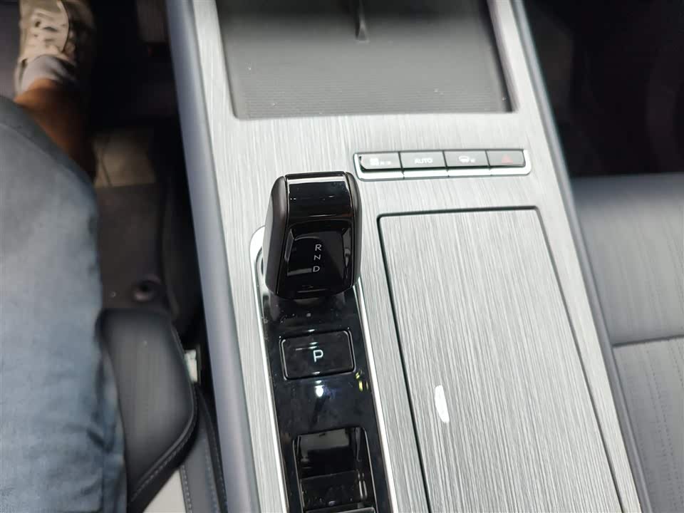 Geely Atlas L