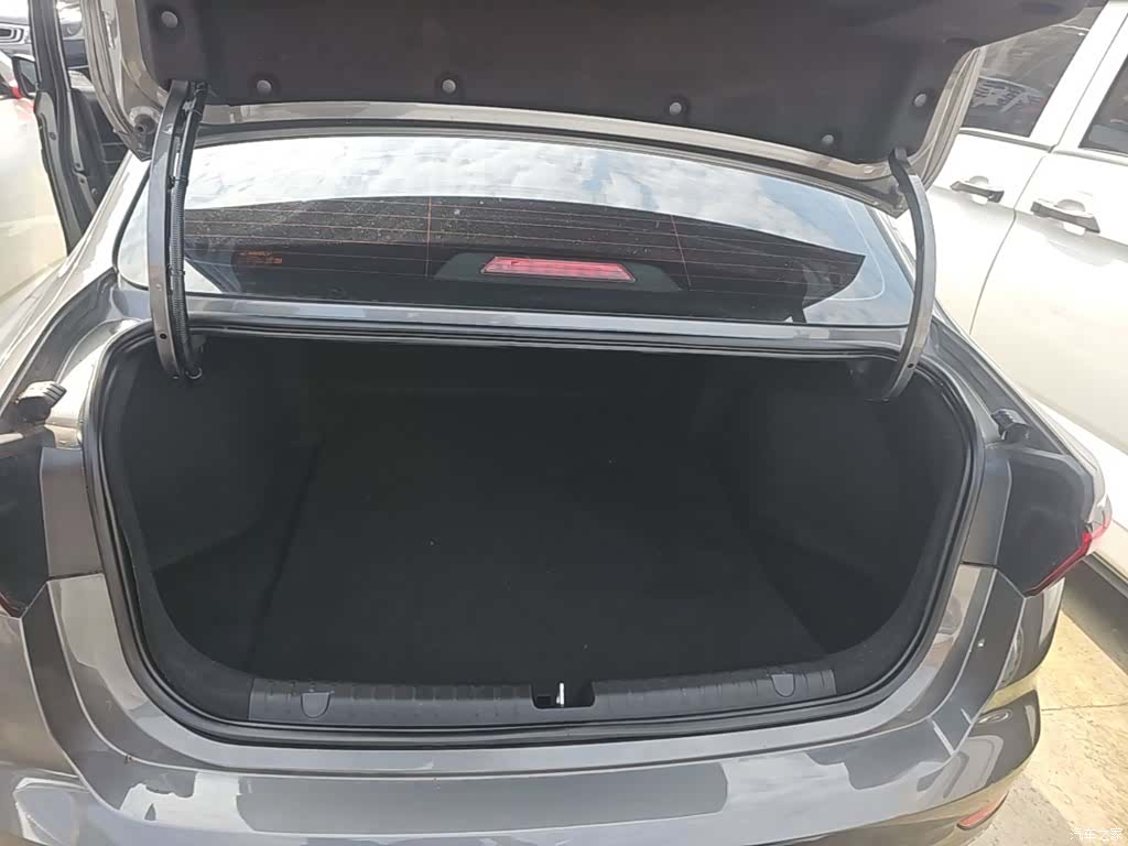 Geely Emgrand, 2022 19