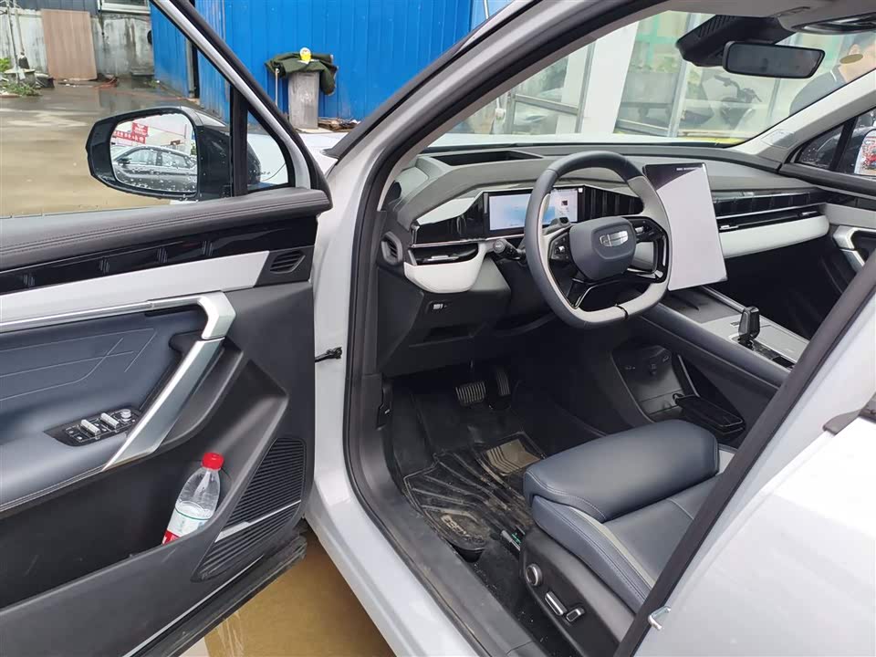 Geely Atlas L