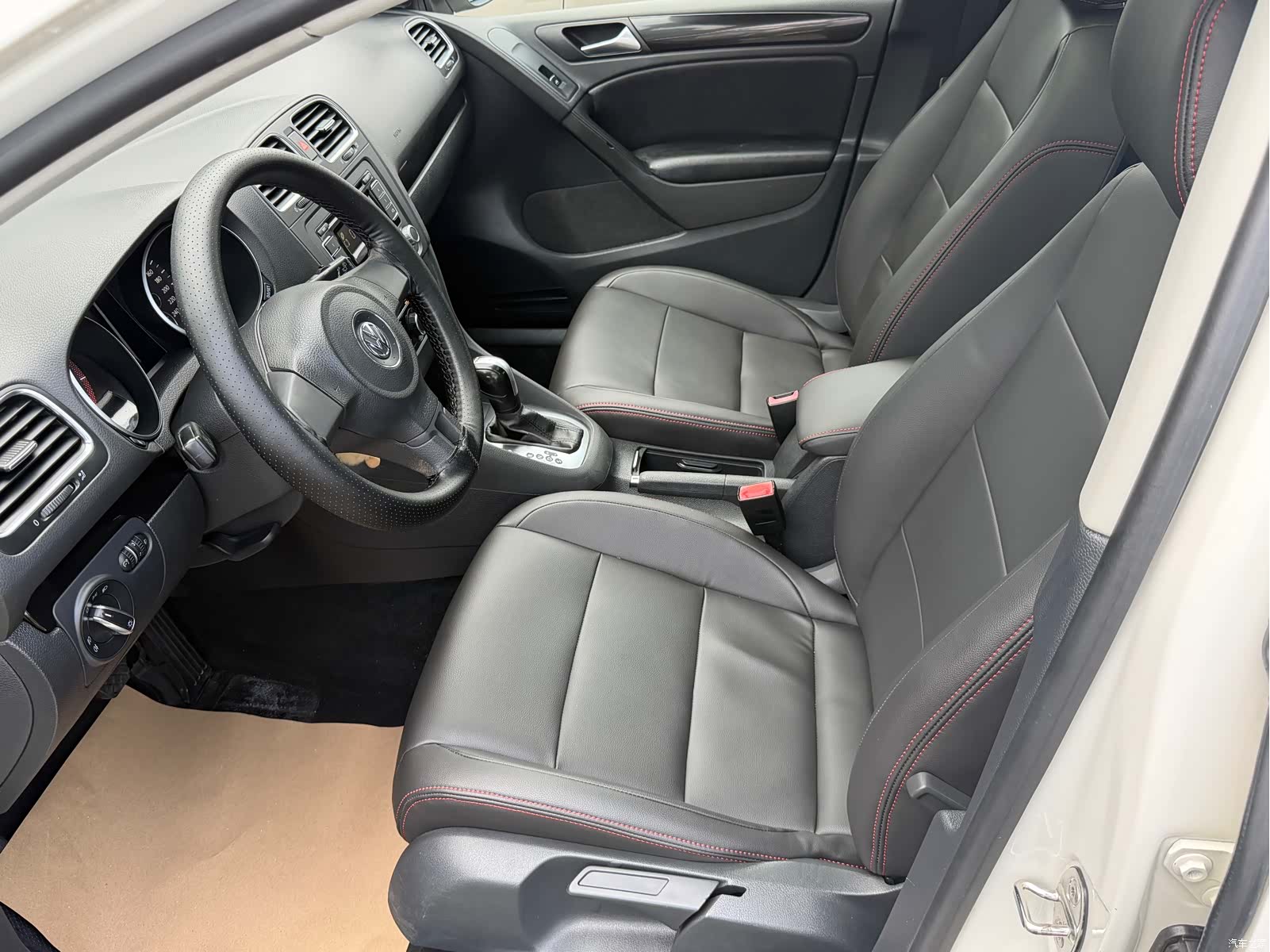 Volkswagen Golf, 2011 все фото