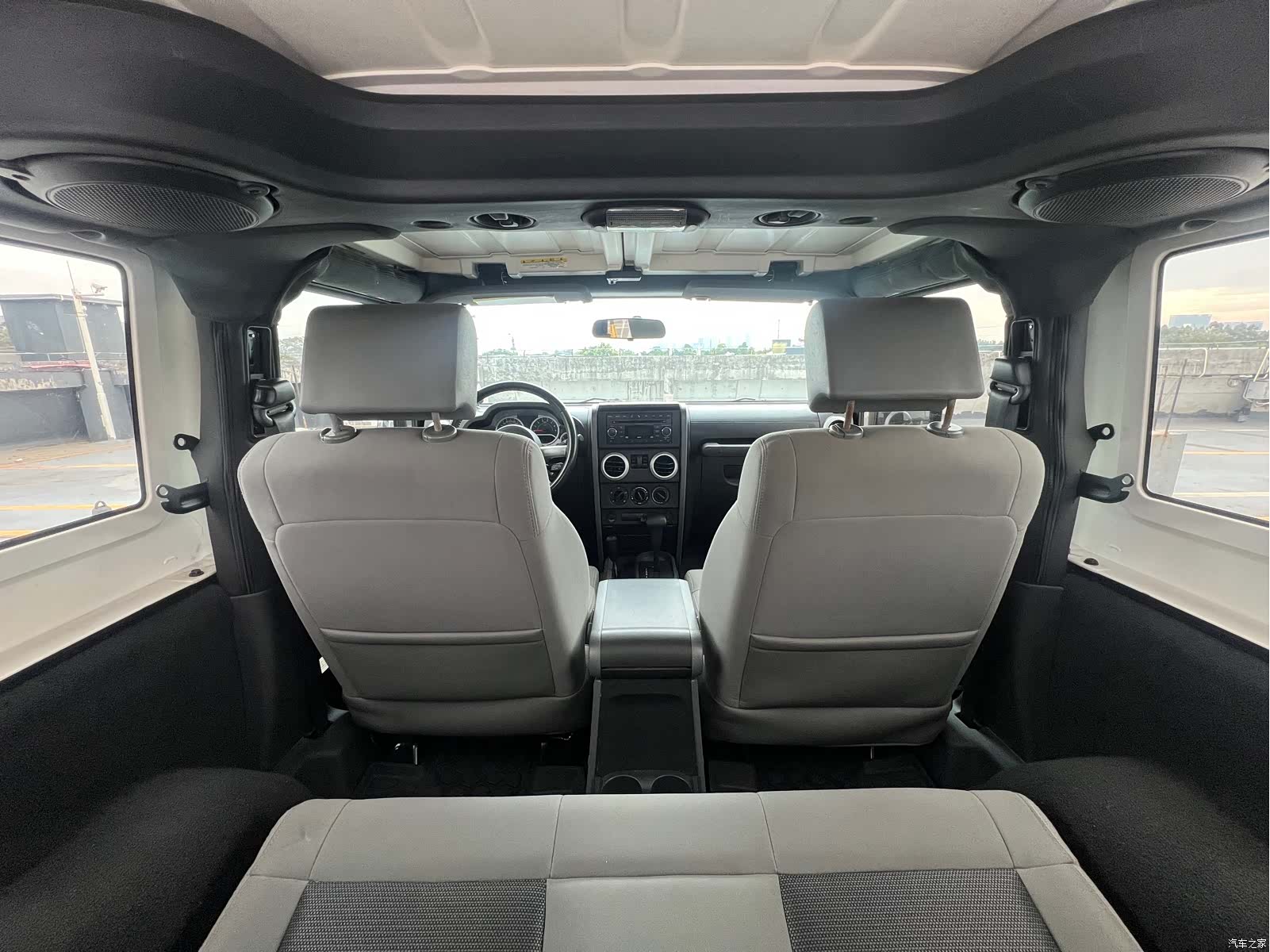 Jeep Wrangler, 2011 13