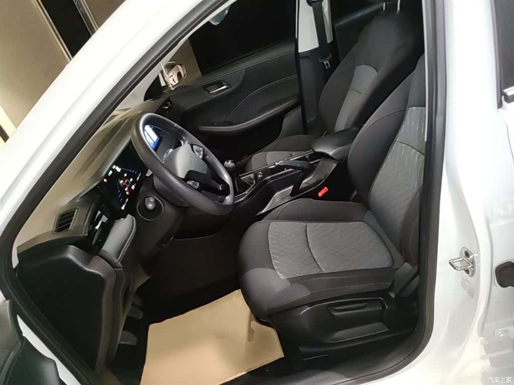 Roewe i5, 2025 15