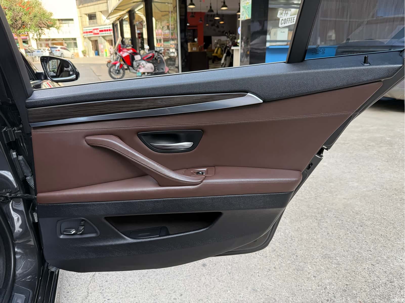 BMW 5 Series, 2016 28