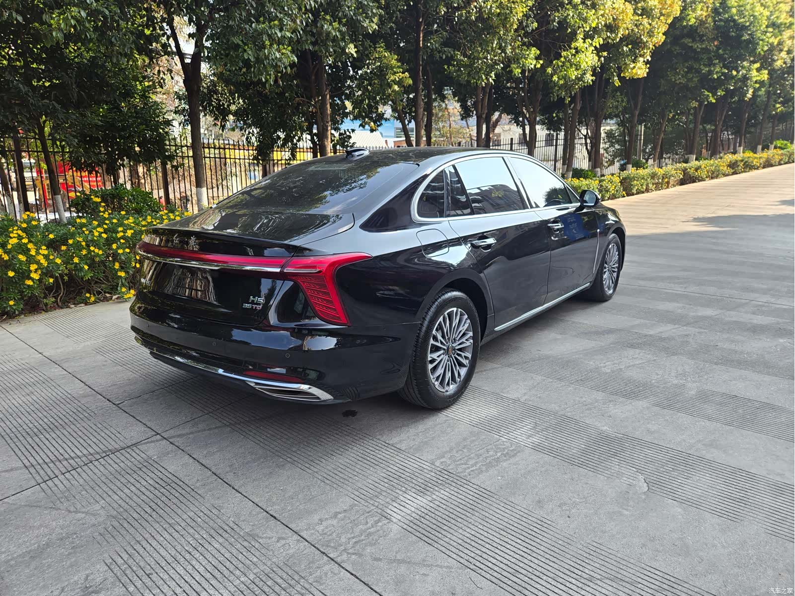 Hongqi H5, 2023 10