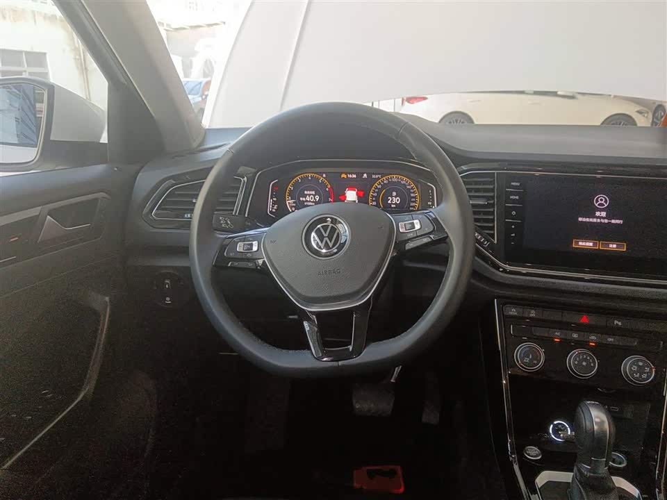 Volkswagen T-ROC exploring Songs