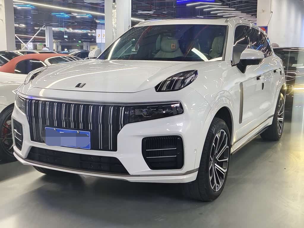 Lynk & Co 09
