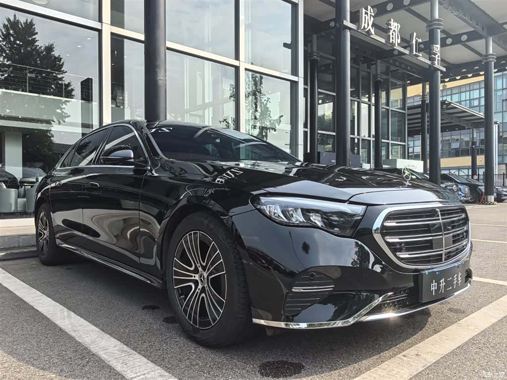 Mercedes-Benz E-Class, 2025 3