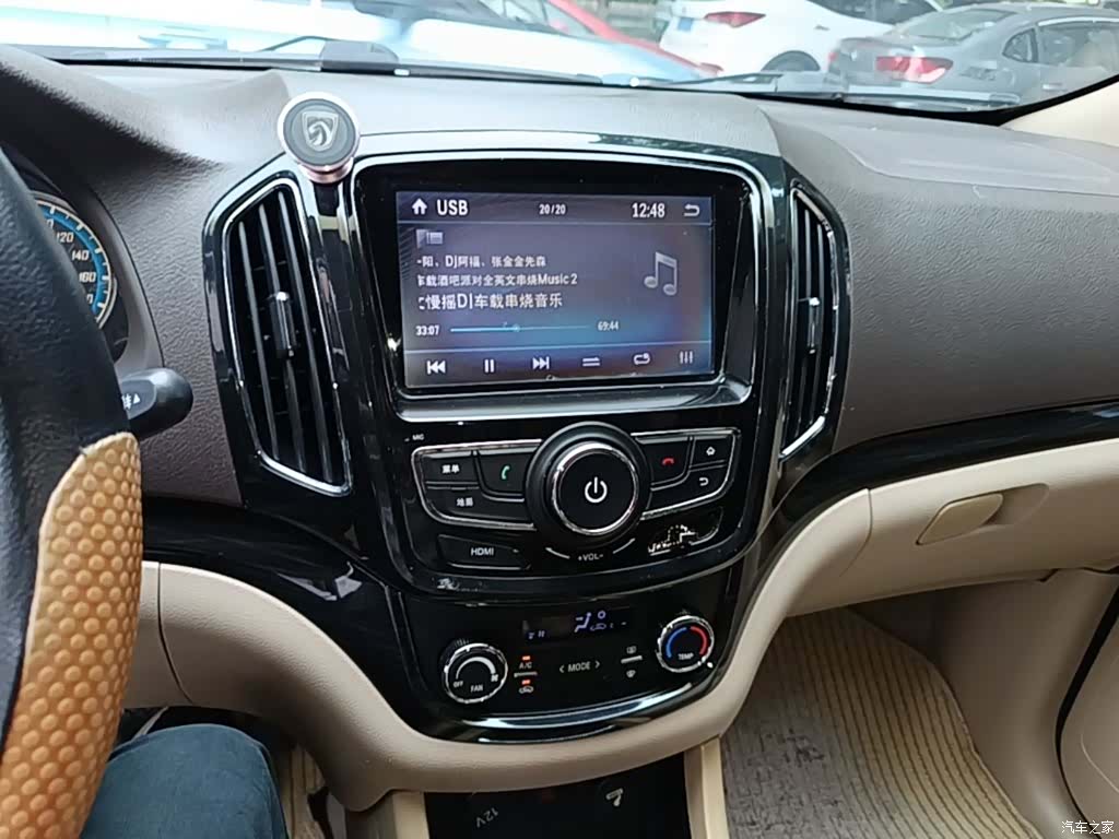 Wuling 730, 2015 13