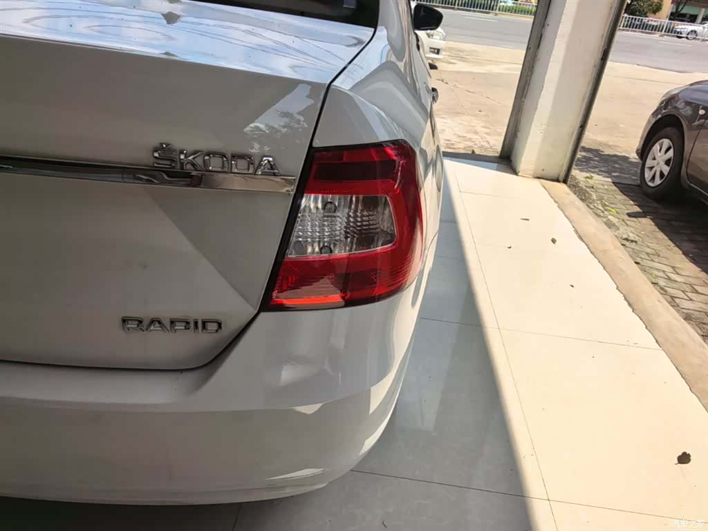 Skoda Rapid, 2015 8