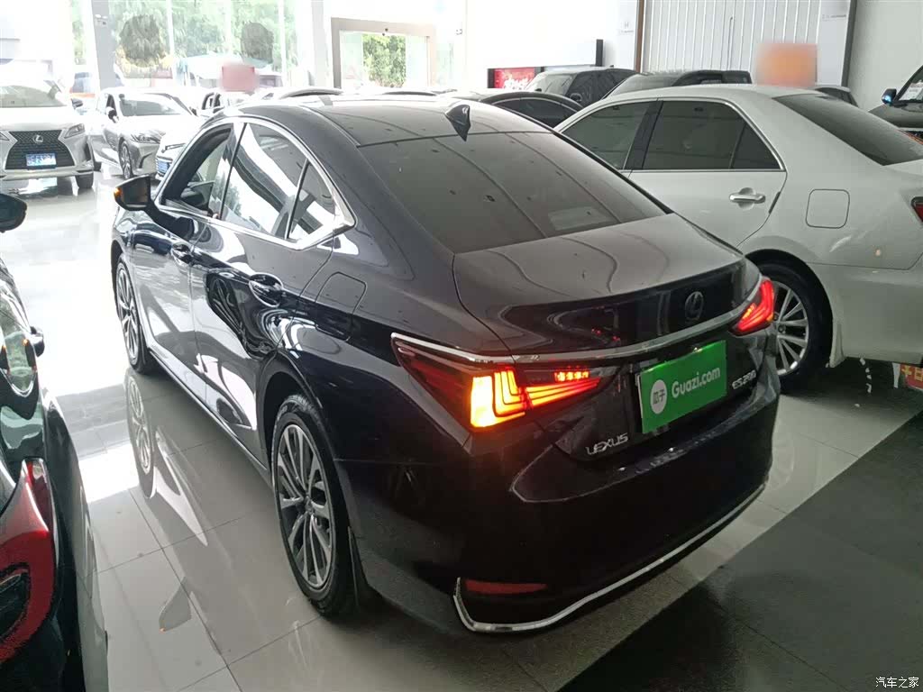 Lexus ES, 2022 все фото