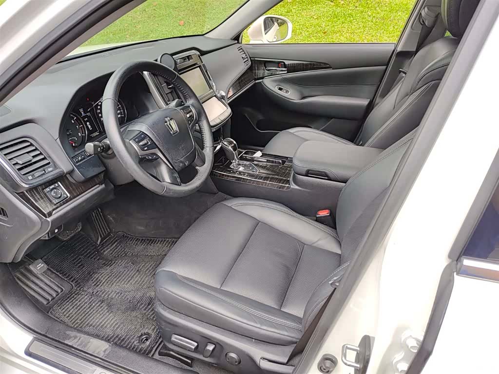 Toyota Crown, 2016 7