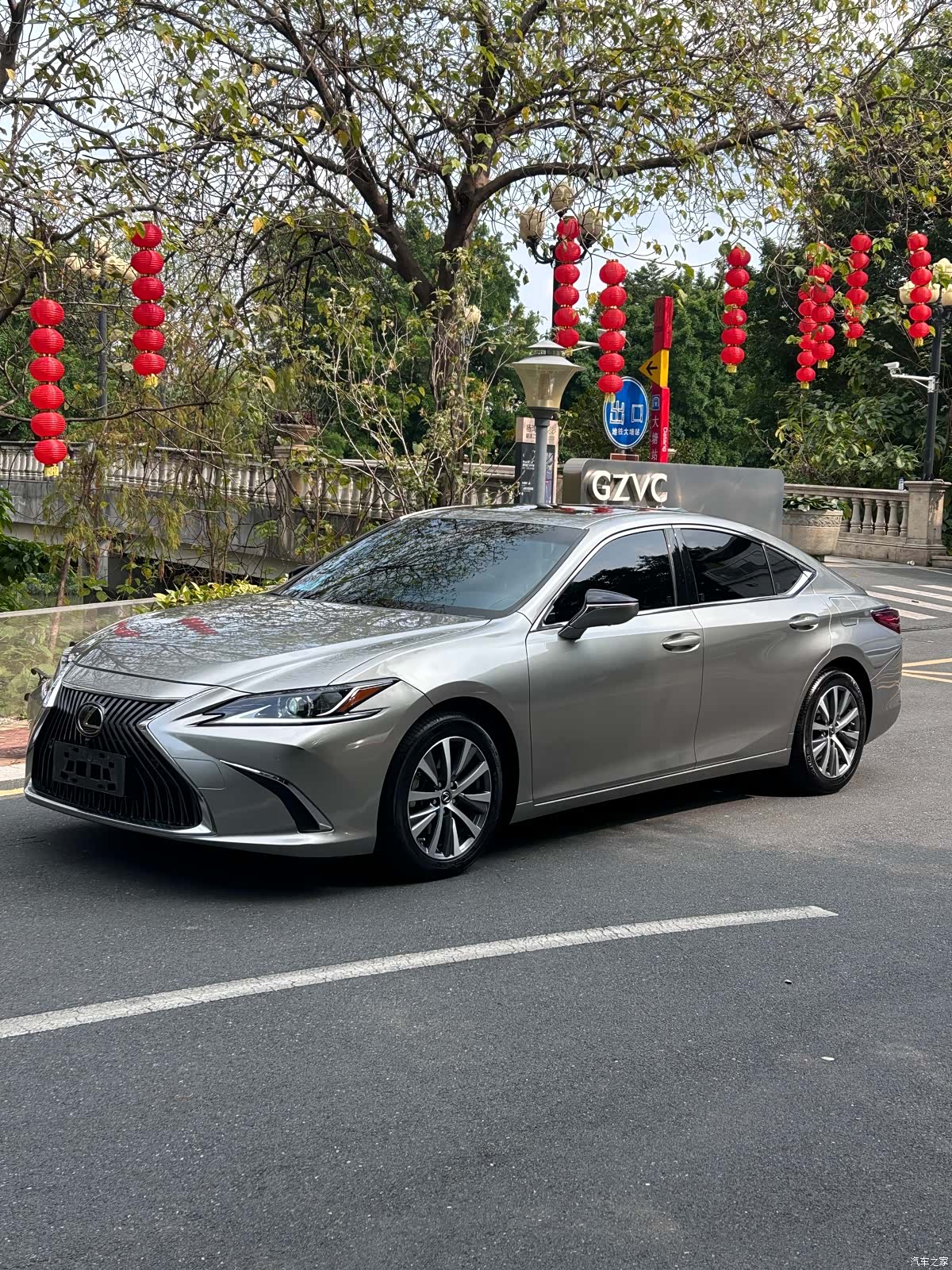 Lexus ES