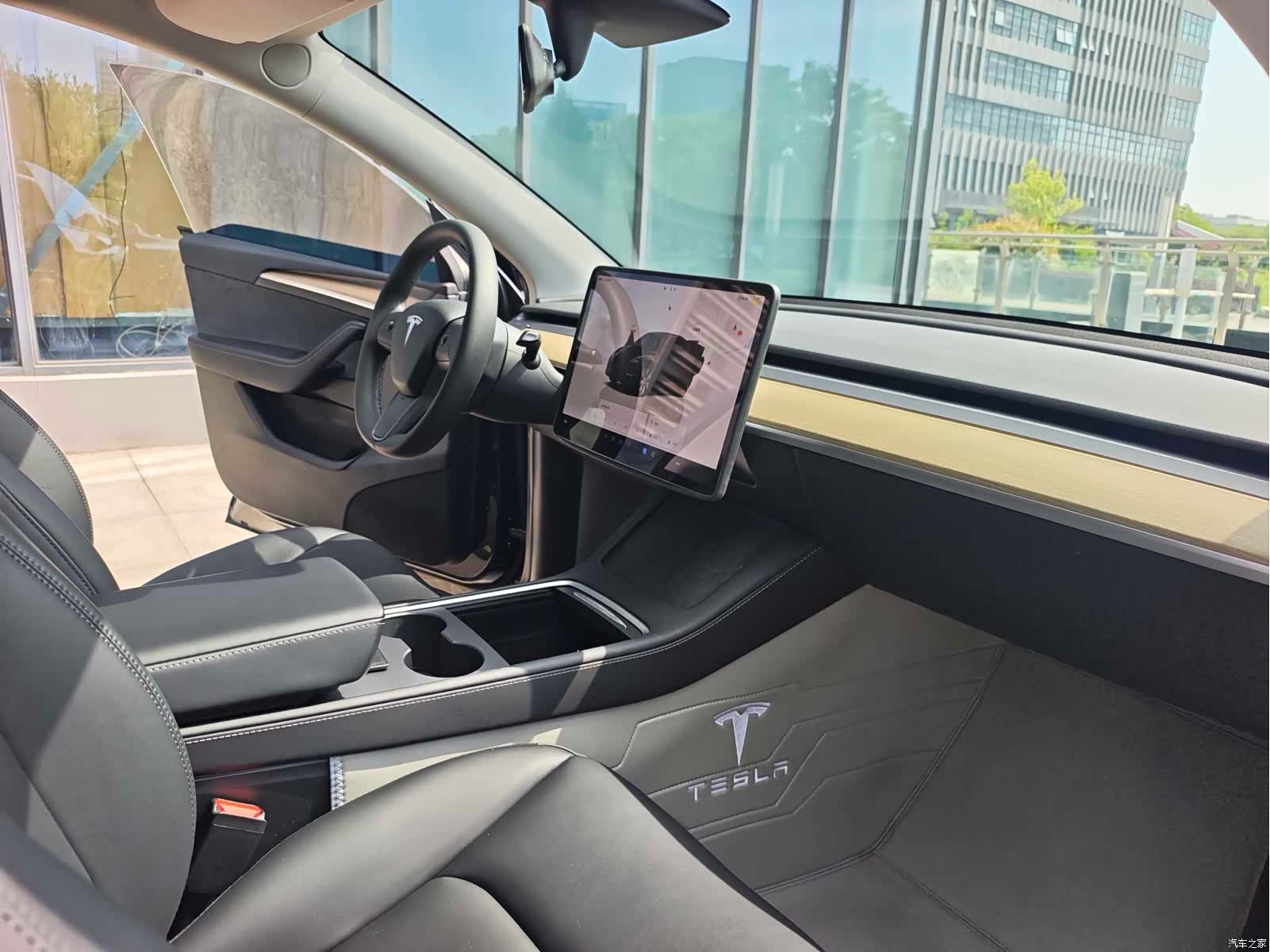 Tesla Model Y, 2023 10