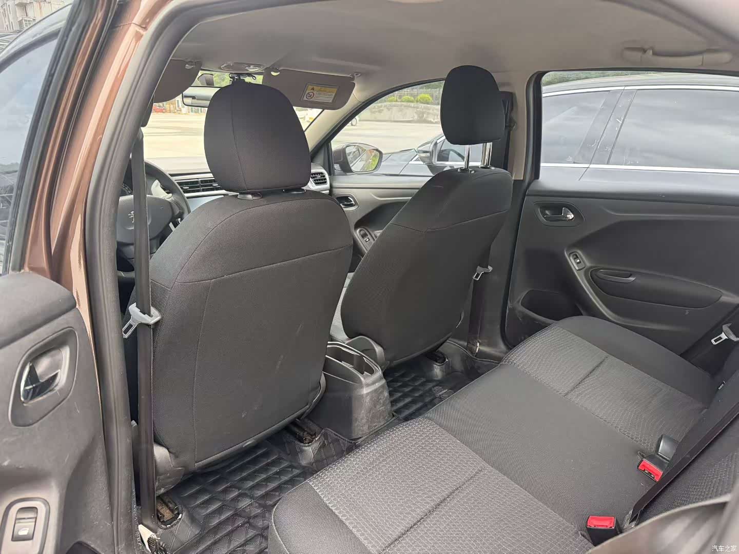 Peugeot 301, 2015 9