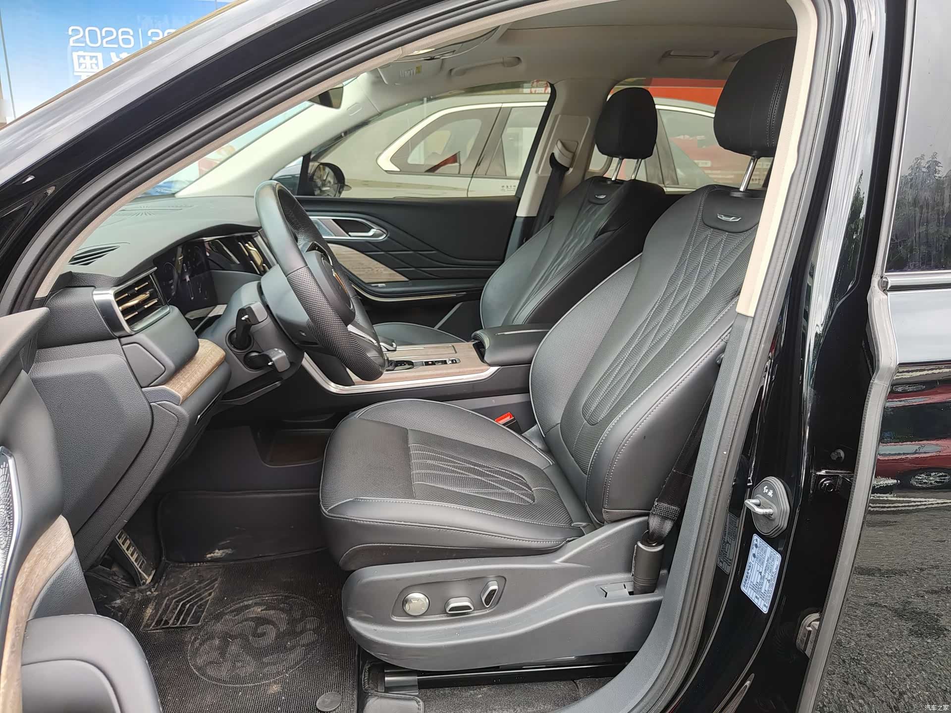 Hongqi HS7, 2025 9