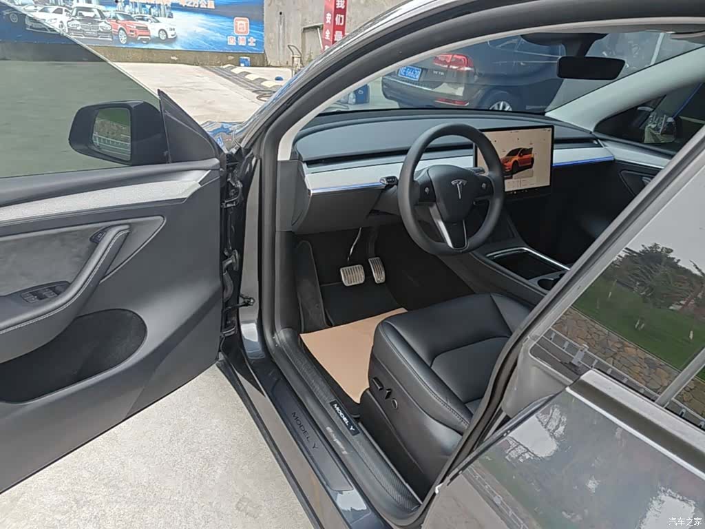 Tesla Model Y, 2024 16